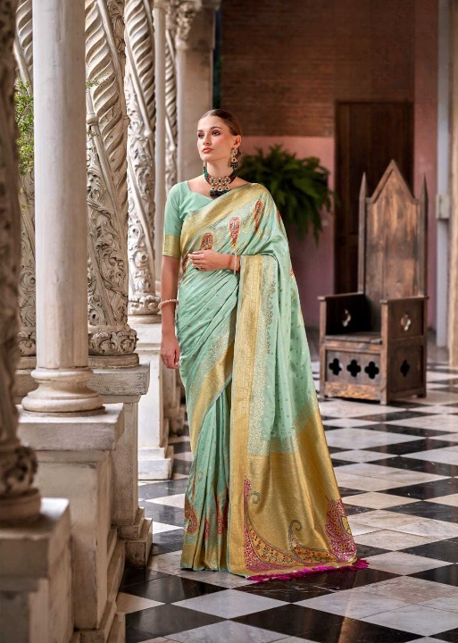 Alluring Design Stylish Silk Saree with Blouse