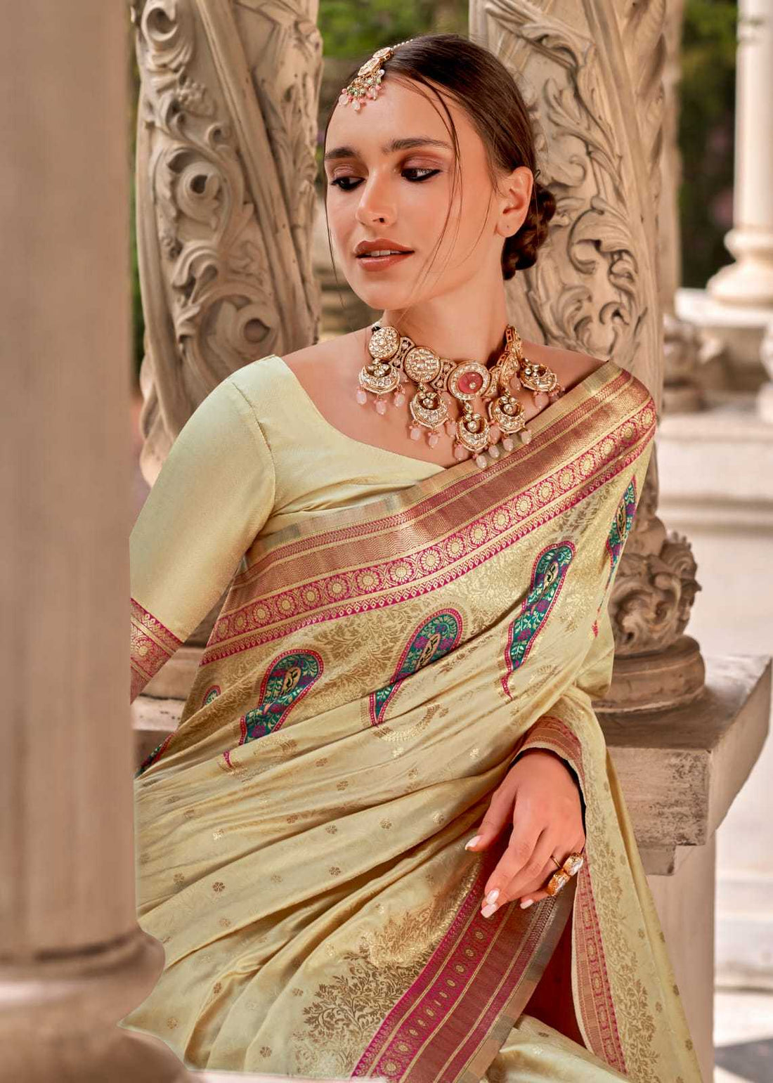 Alluring Design Stylish Silk Saree with Blouse