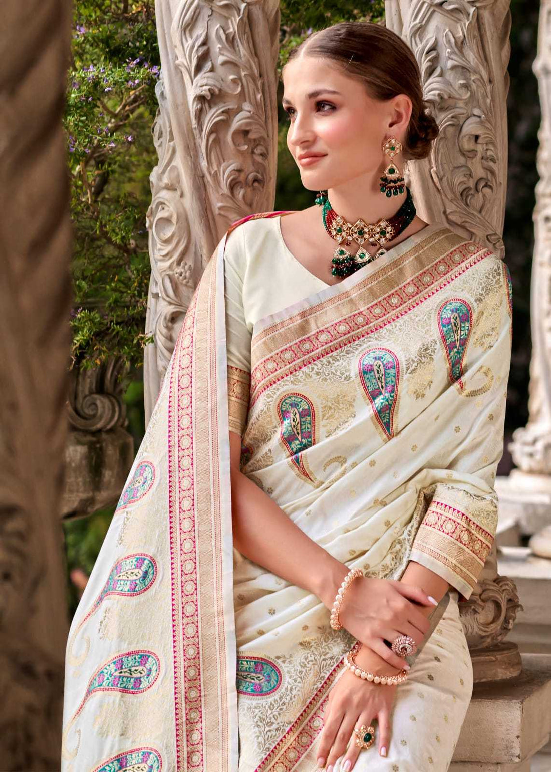 Alluring Design Stylish Silk Saree with Blouse